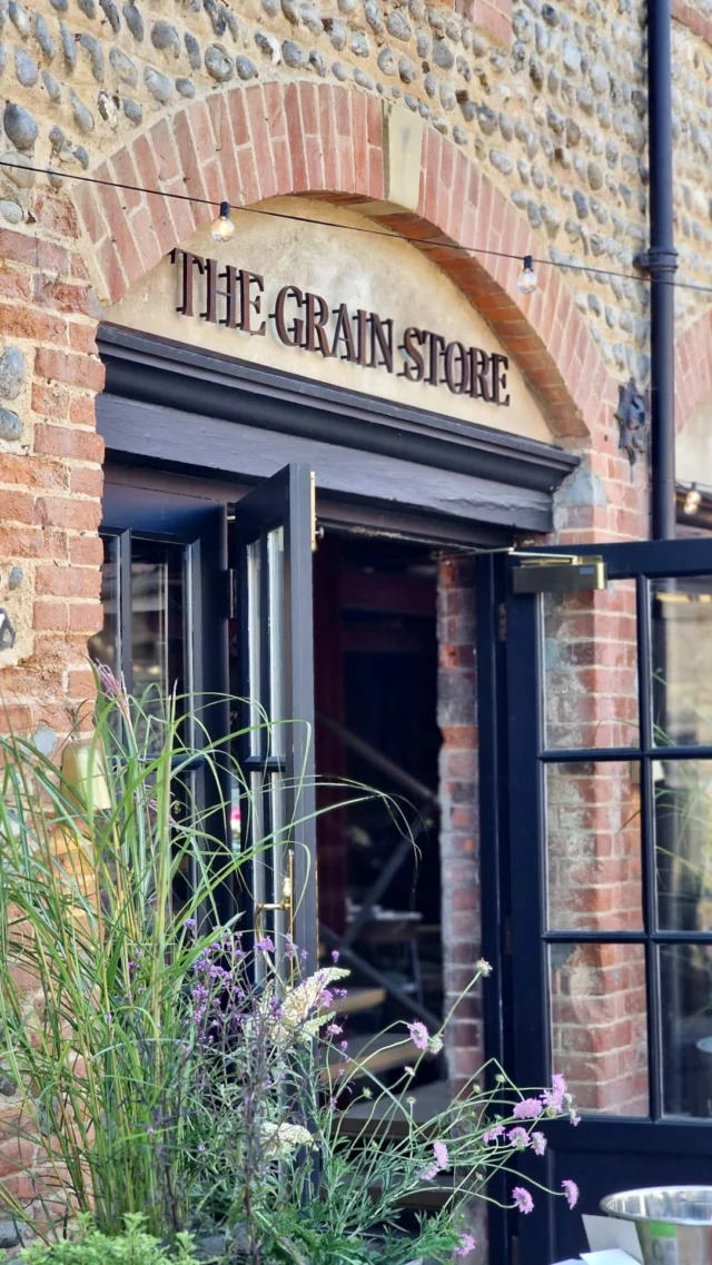 Well, maybe not everything - but you’ll certainly want to stay for ‘just one more’. 

To make a reservation in The Grain Store, tap the link in our bio 

#thegrainstore #tuckedaway #hiddengem #norfolkrestaurant #thiswouldsolveeverything #themaltings #themaltingsweybourne #northnorfolk #norfolkcoast#sheringham #norfolkstay #holt